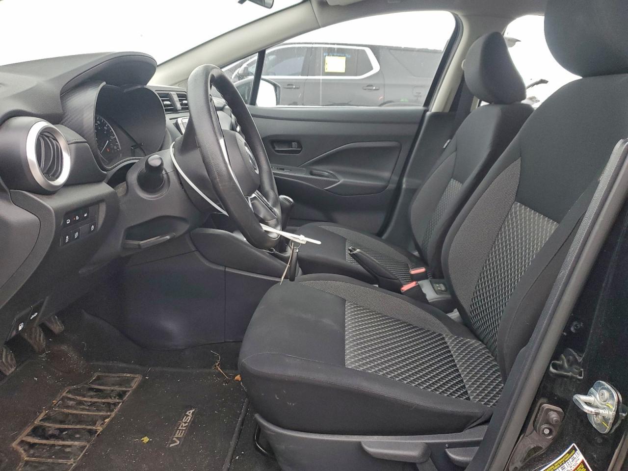 Nissan Versa S Image 9