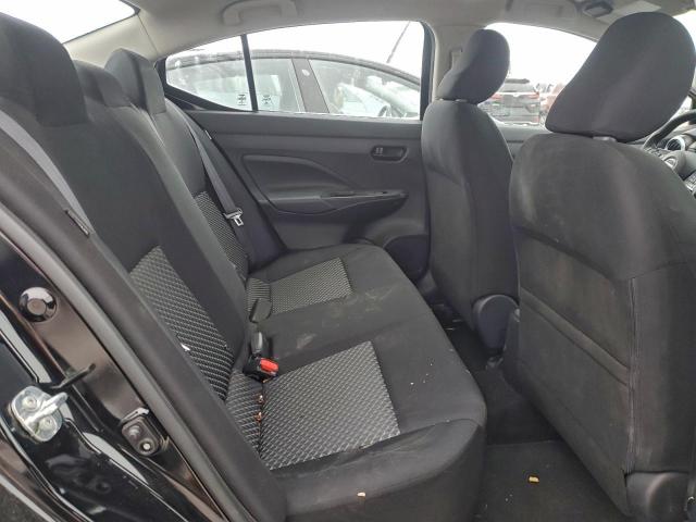 Nissan Versa S Image 8
