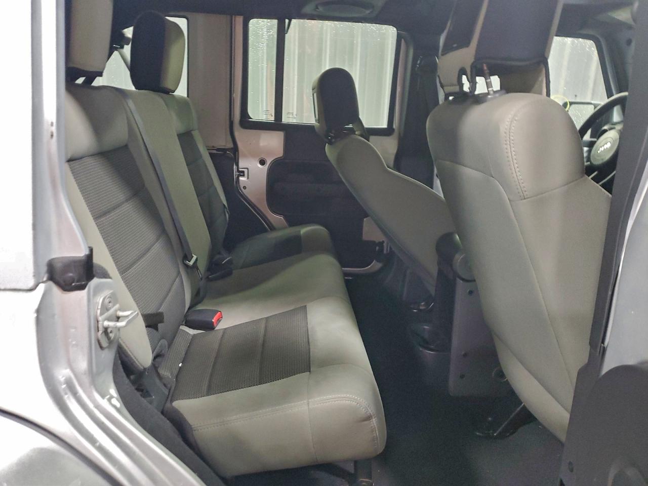 Jeep Wrangler X Image 8