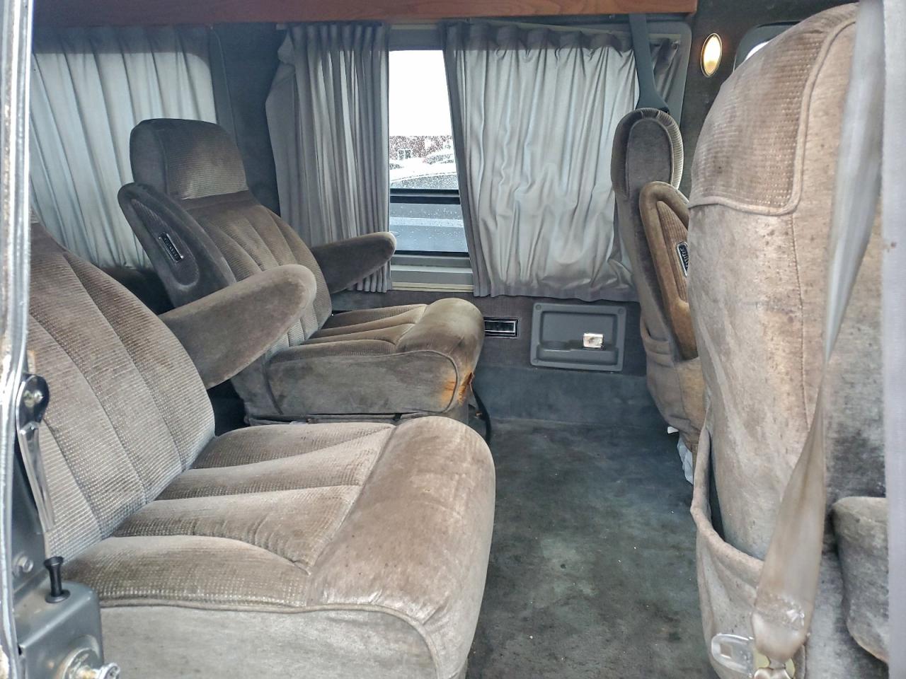 Chevrolet G20 Image 10