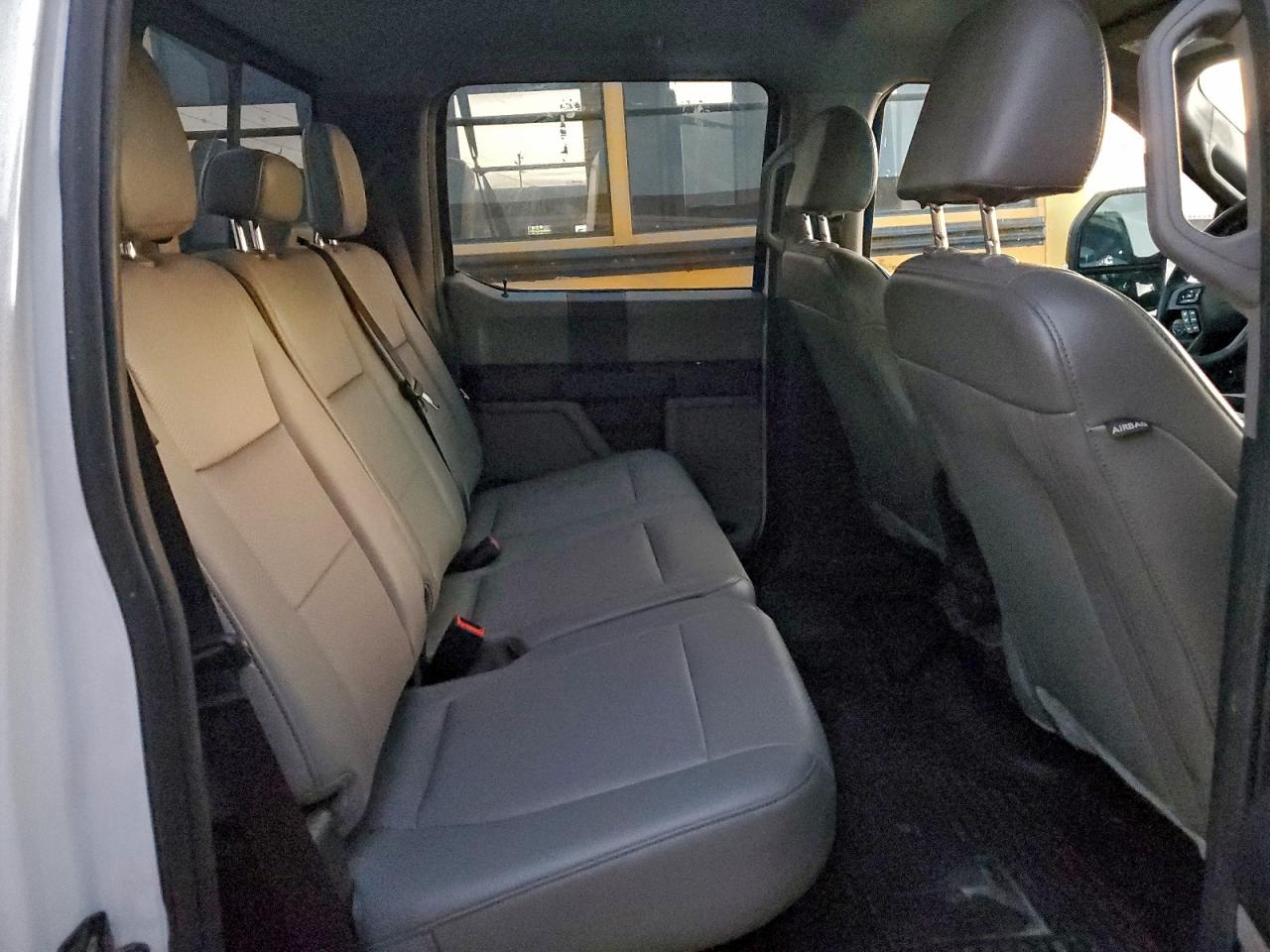 Ford F-350 Super Duty Image 9