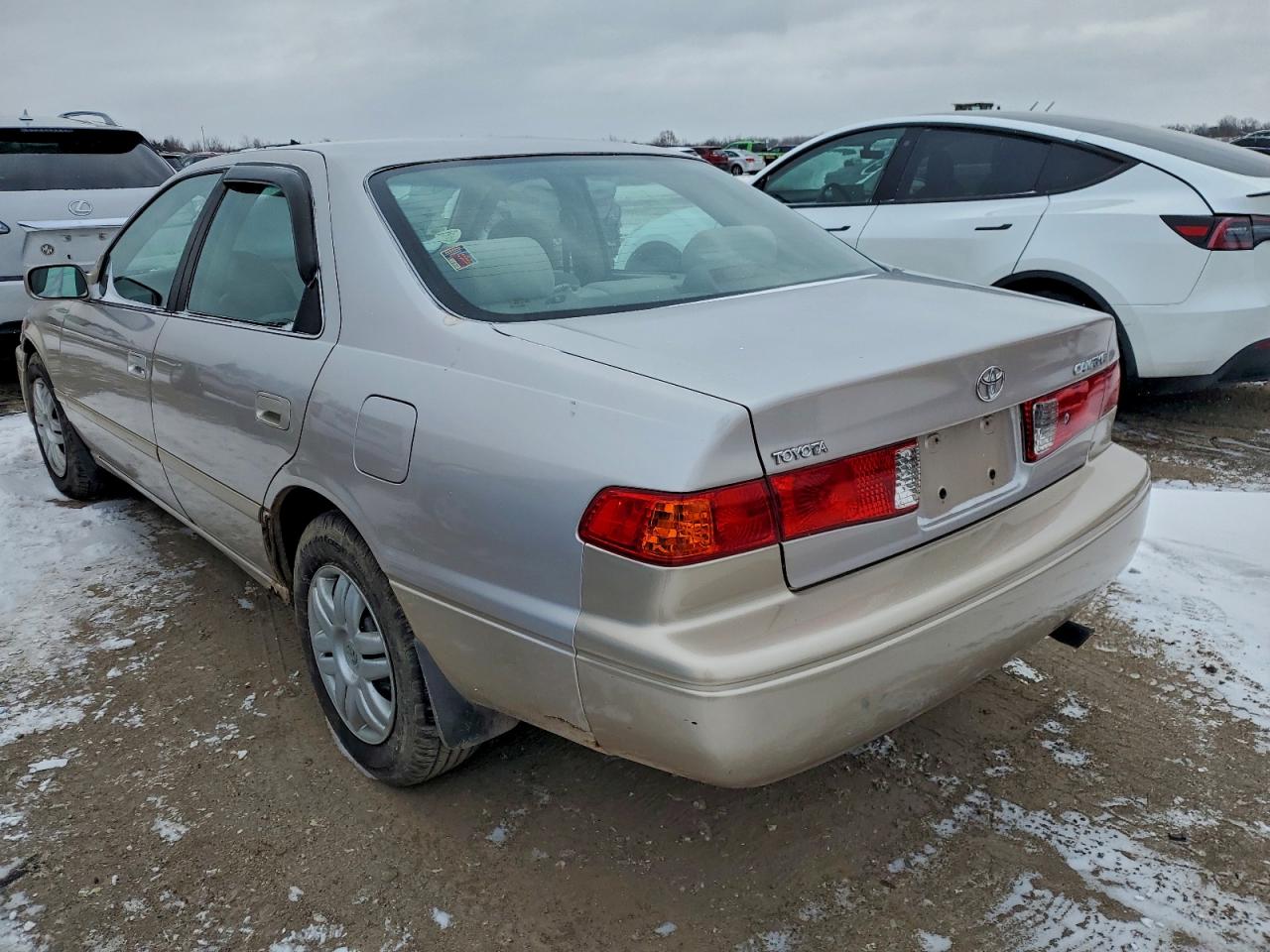 Toyota Camry Ce Image 3