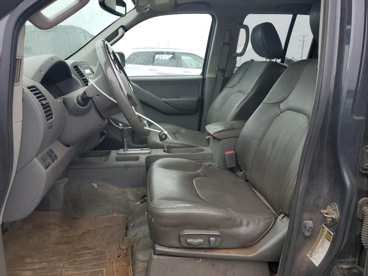 Nissan Frontier S Image 9