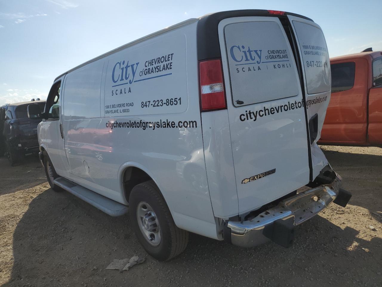 Chevrolet Express Image 2