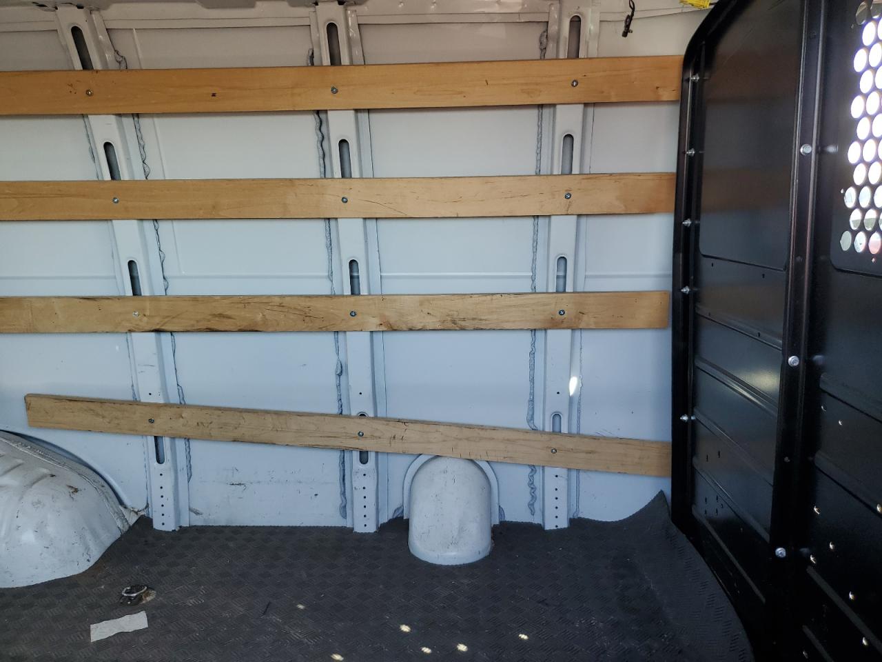 Chevrolet Express Image 3