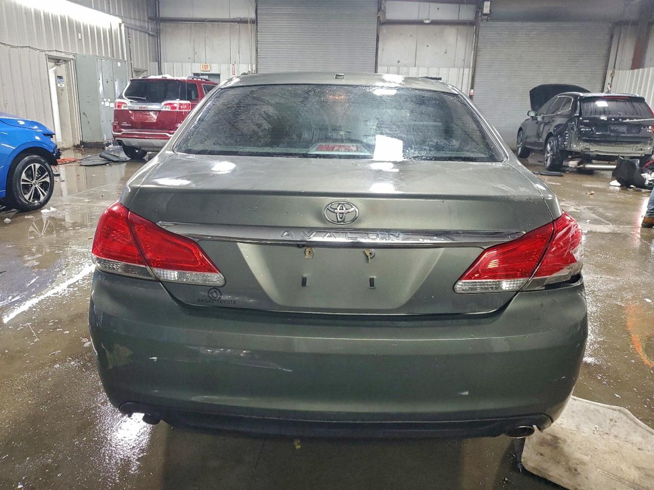 Toyota Avalon Base Image 2