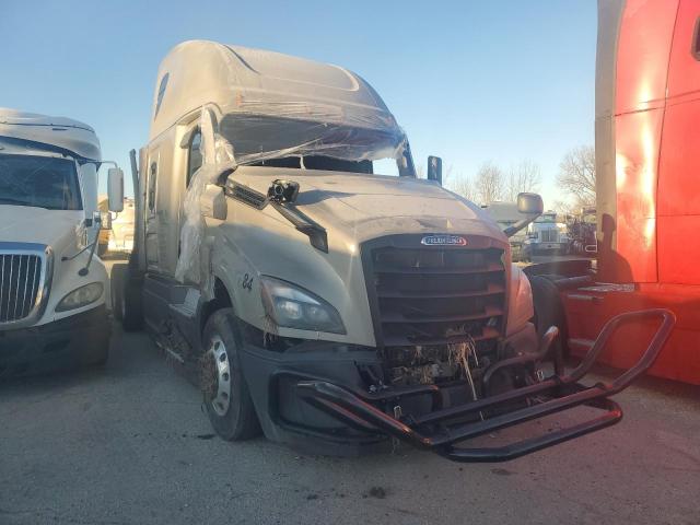  Salvage Freightliner Cascadia 1