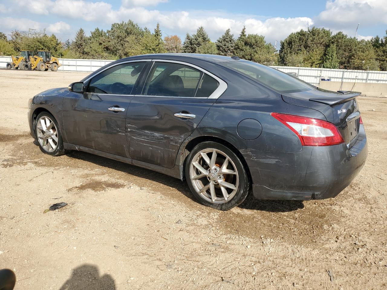 Nissan Maxima S Image 2