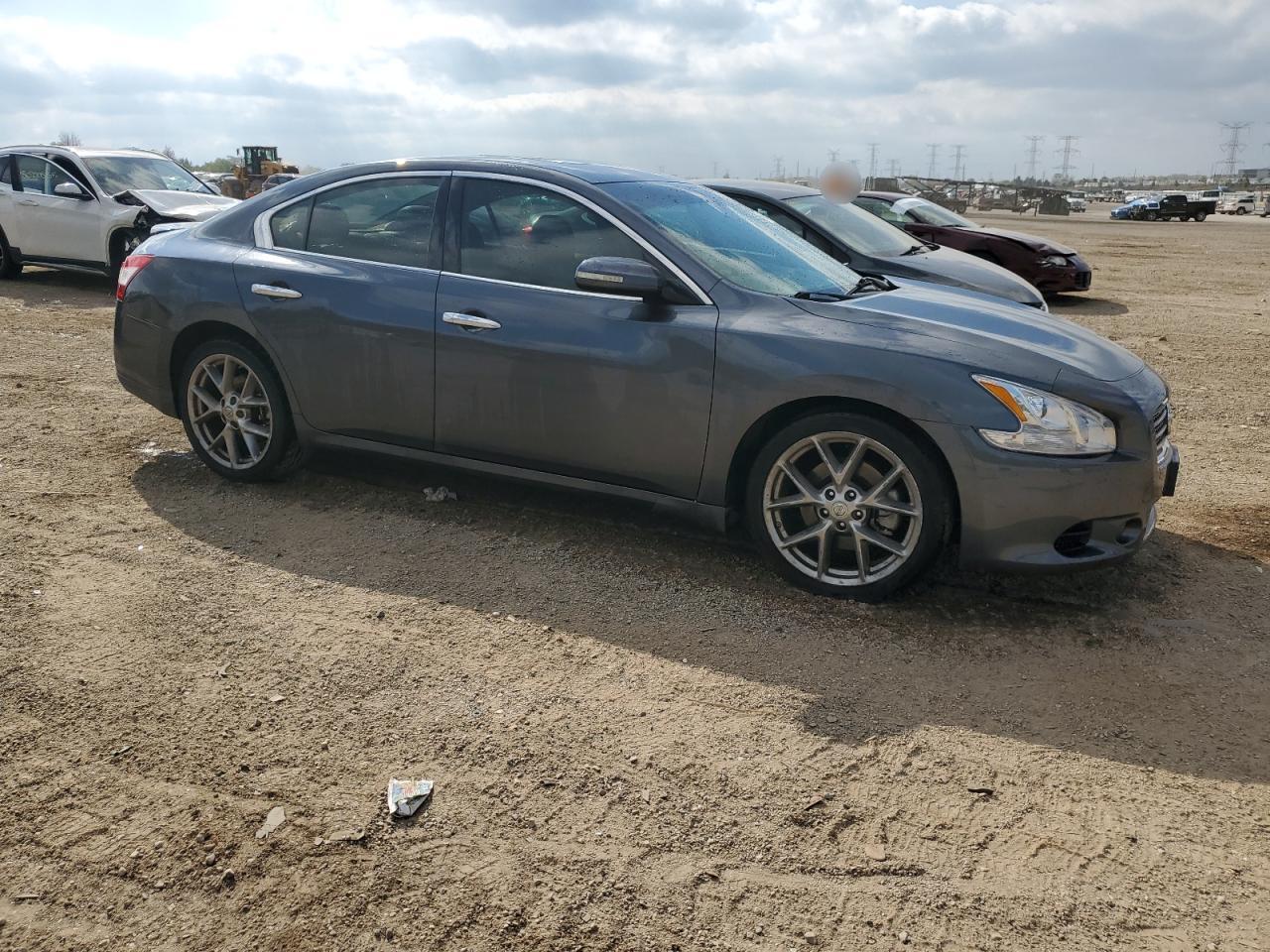 Nissan Maxima S Image 4