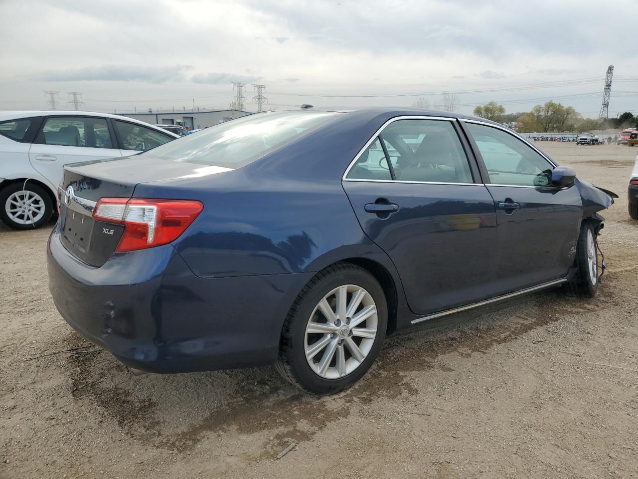 Toyota Camry L Image 5