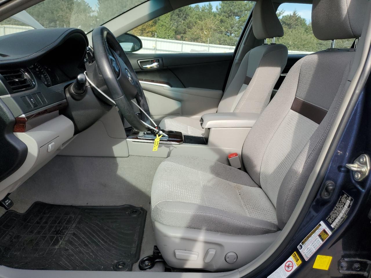 Toyota Camry L Image 9