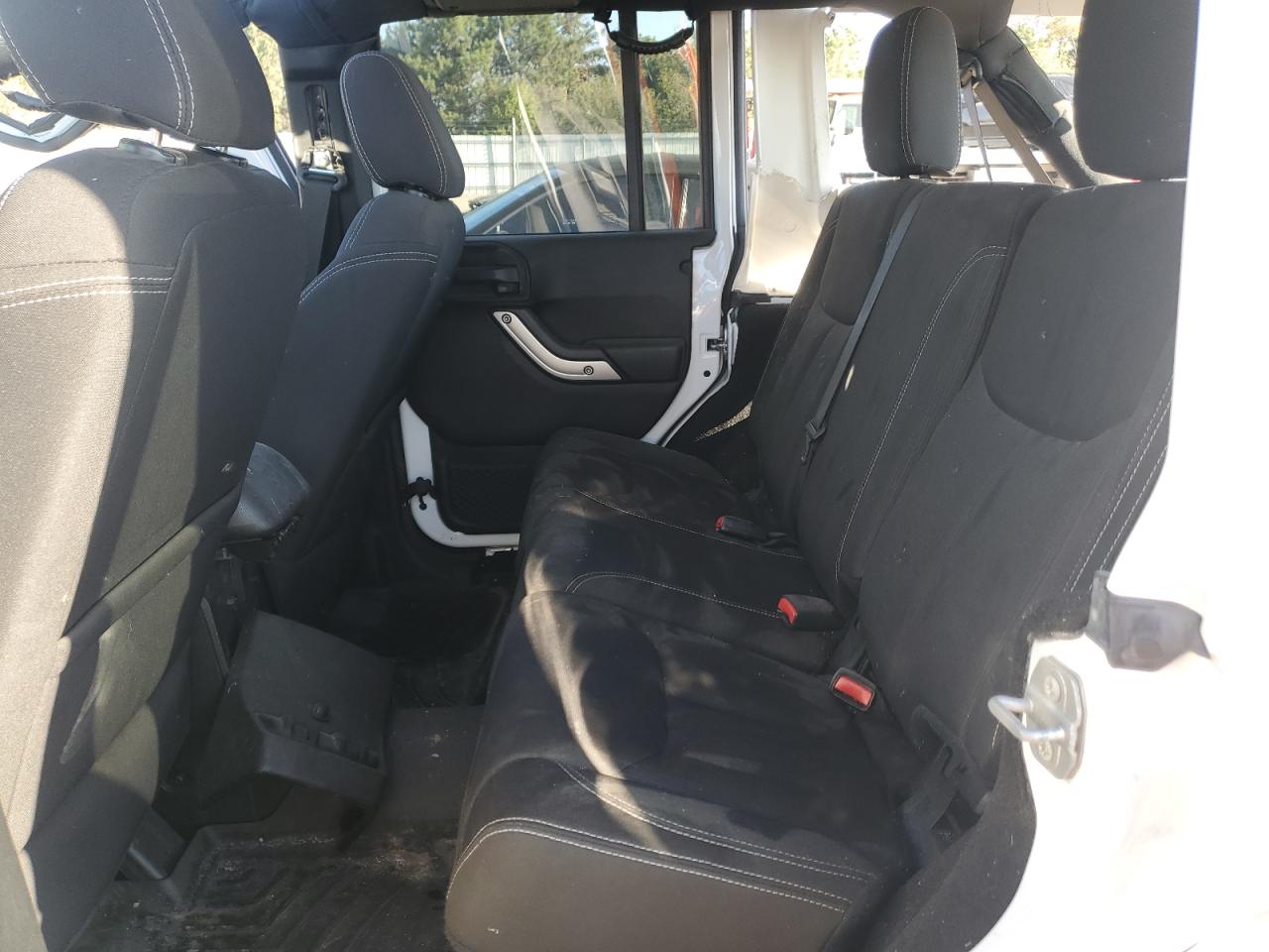 Jeep Wrangler Sahara Image 7