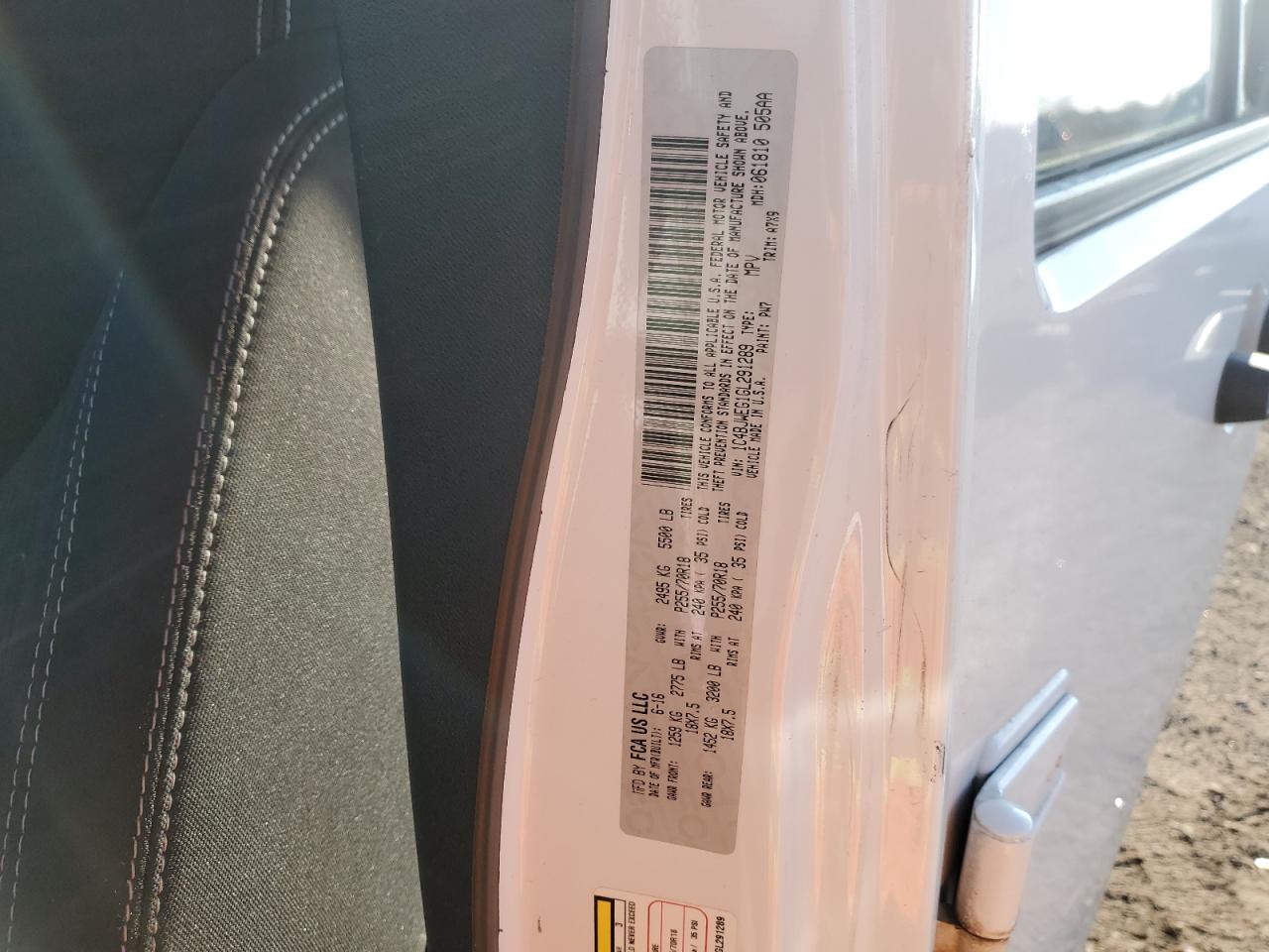 Jeep Wrangler Sahara Image 11