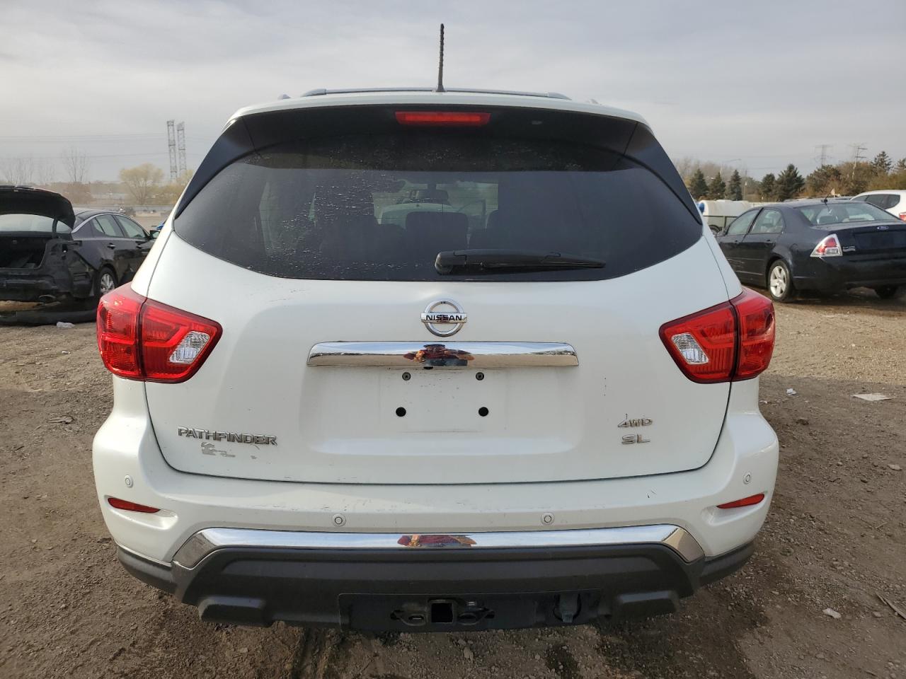 Nissan Pathfinder S Image 3