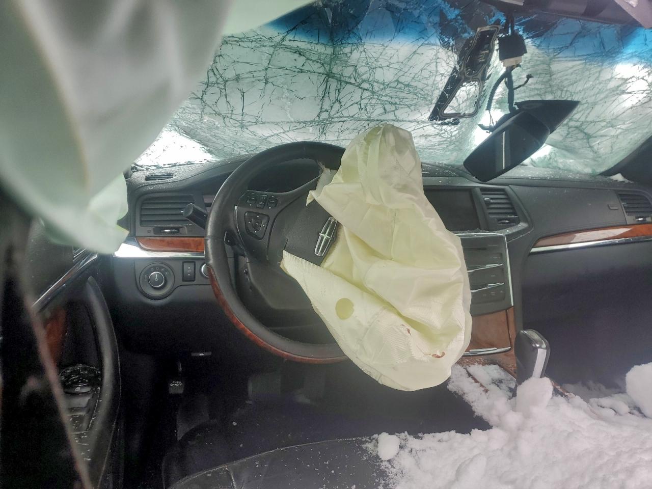 Lincoln MKS Image 11