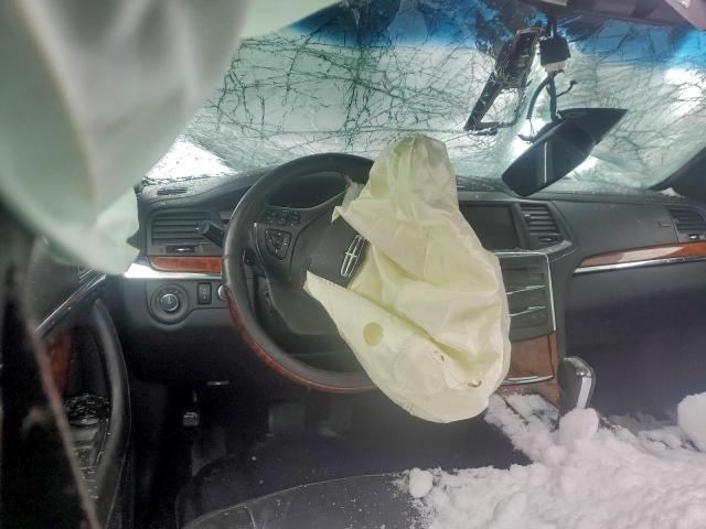 Lincoln MKS Image 11