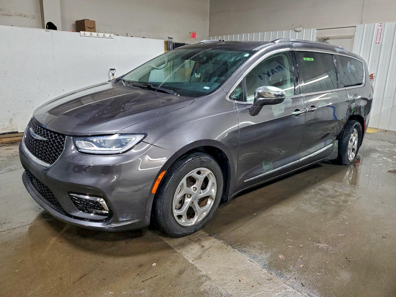 Chrysler Pacifica Limited Image 1
