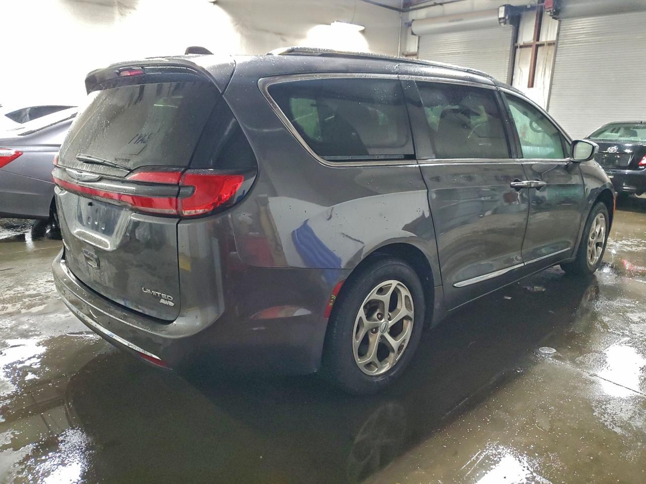 Chrysler Pacifica Limited Image 13