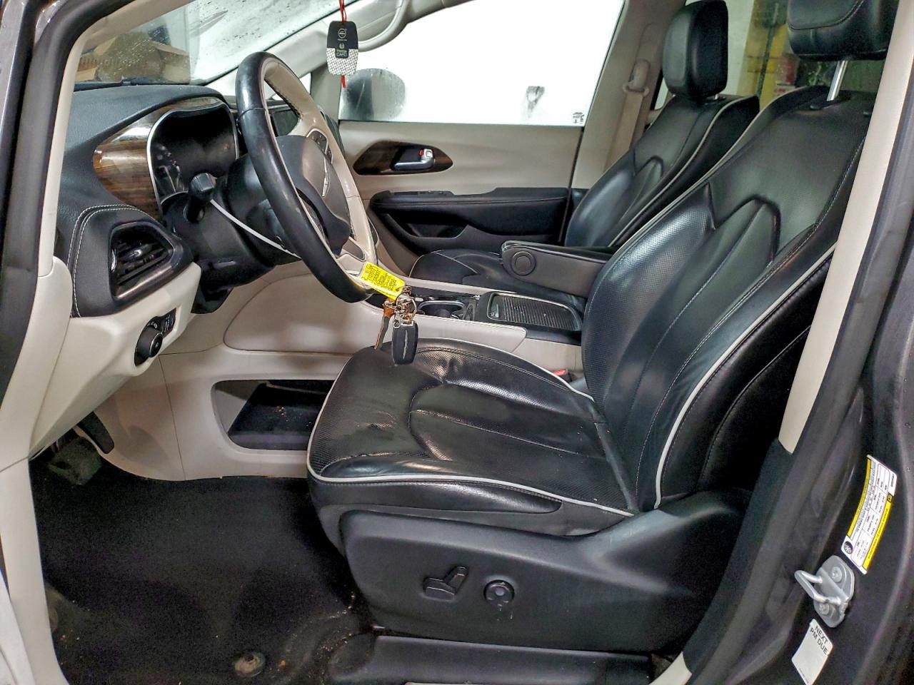 Chrysler Pacifica Limited Image 4