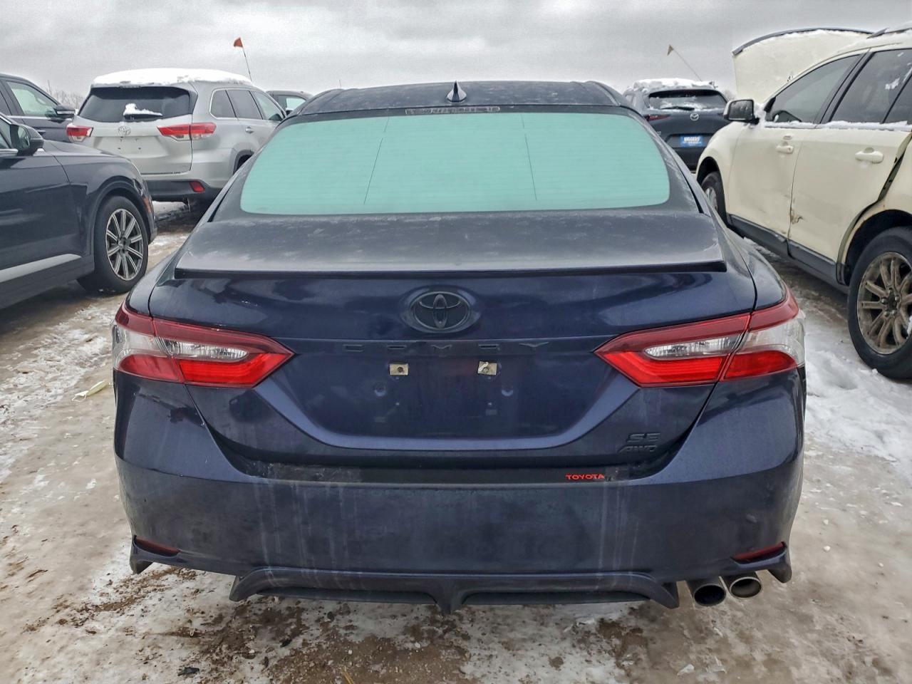 Toyota Camry Se Image 6