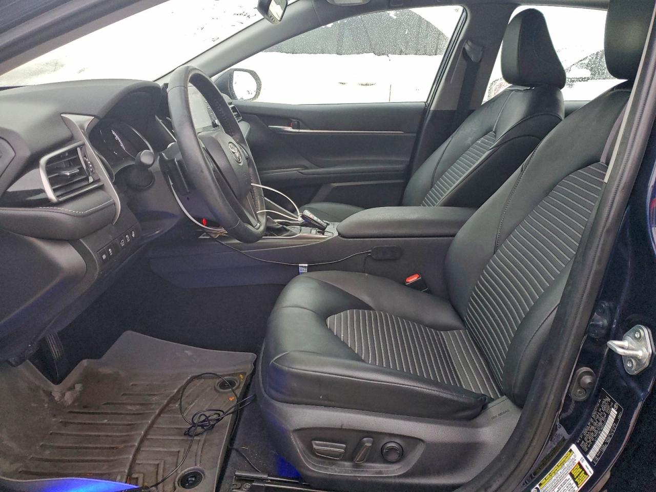 Toyota Camry Se Image 9