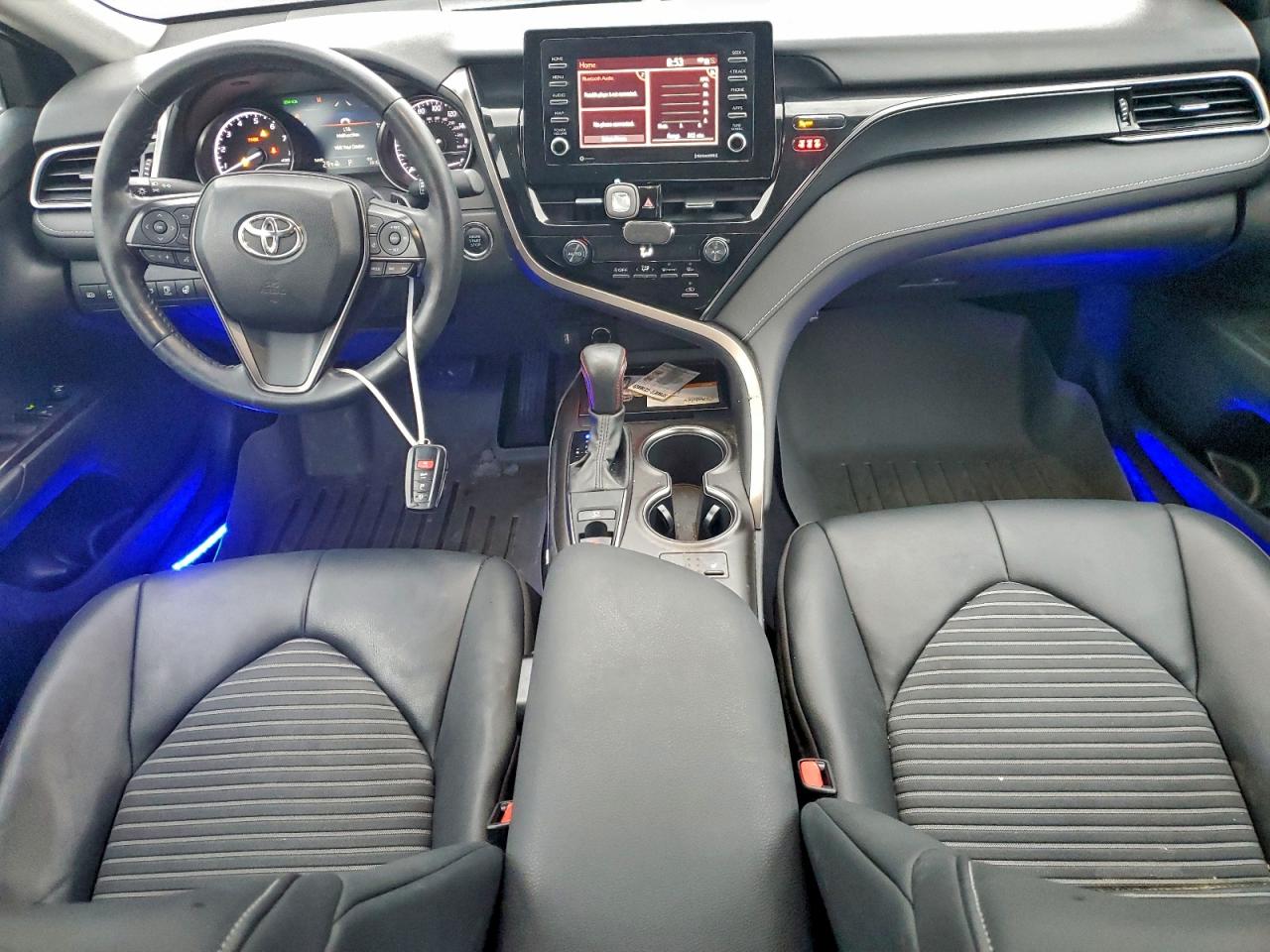 Toyota Camry Se Image 3