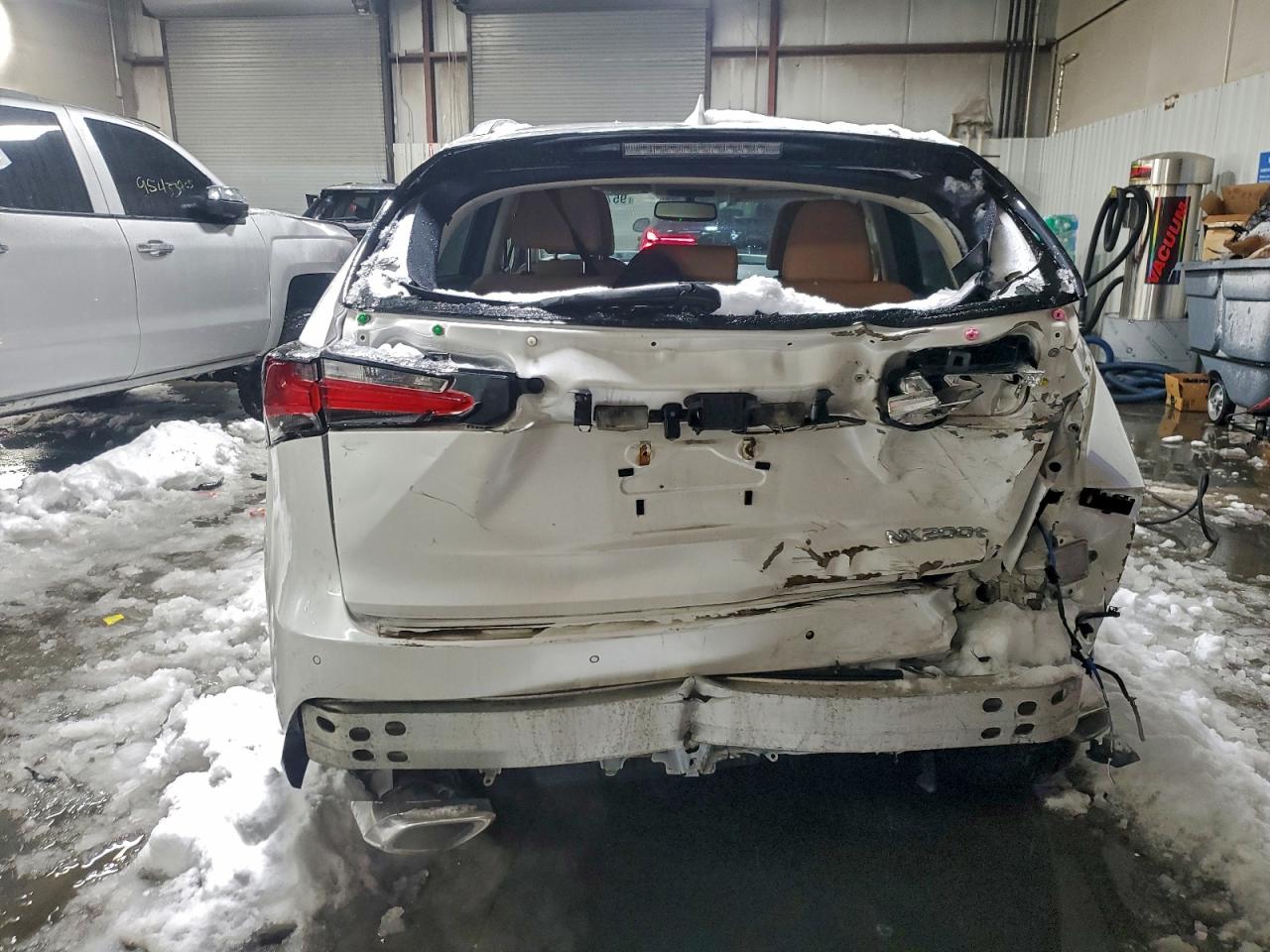 Lexus NX 200t Base Image 11