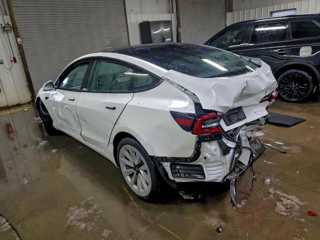 Tesla Model 3 Image 9