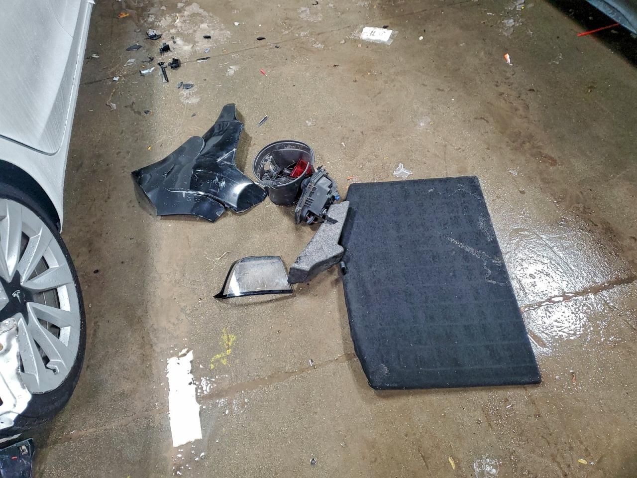 Tesla Model 3 Image 8