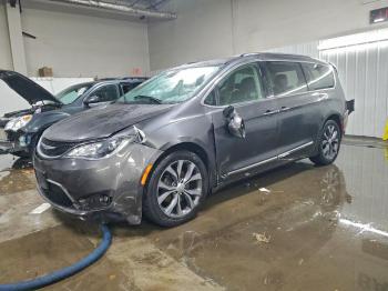  Salvage Chrysler Pacifica