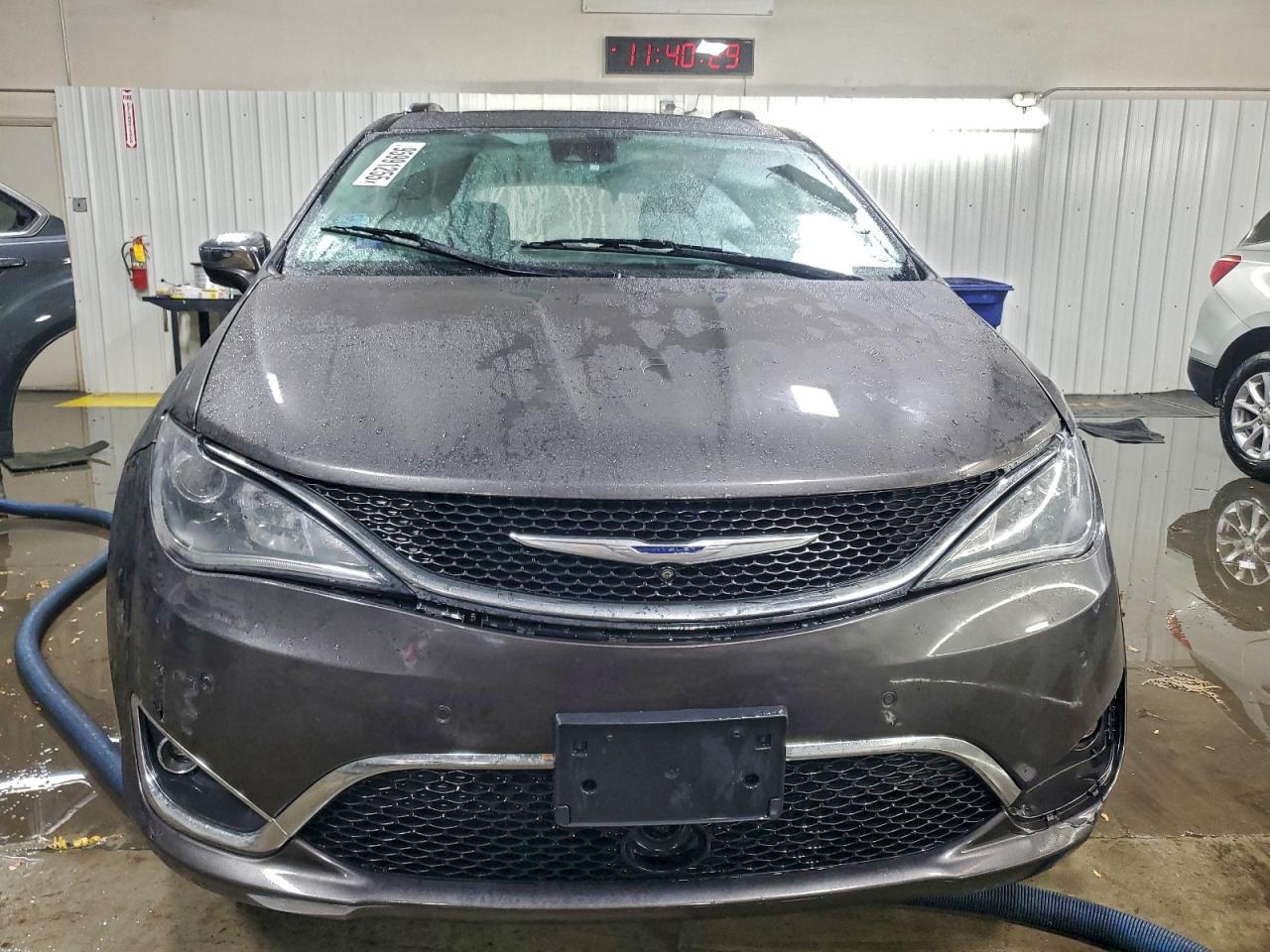 Chrysler Pacifica Limited Image 4