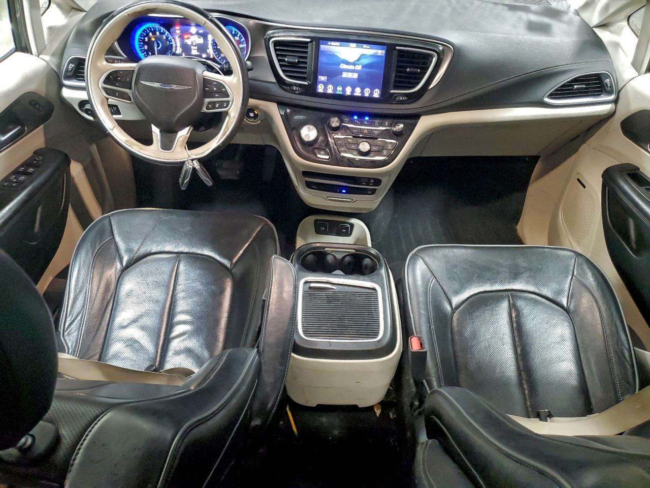 Chrysler Pacifica Limited Image 8