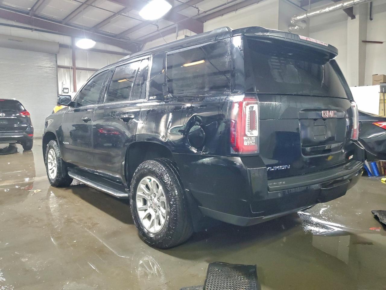 GMC Yukon Slt Image 2