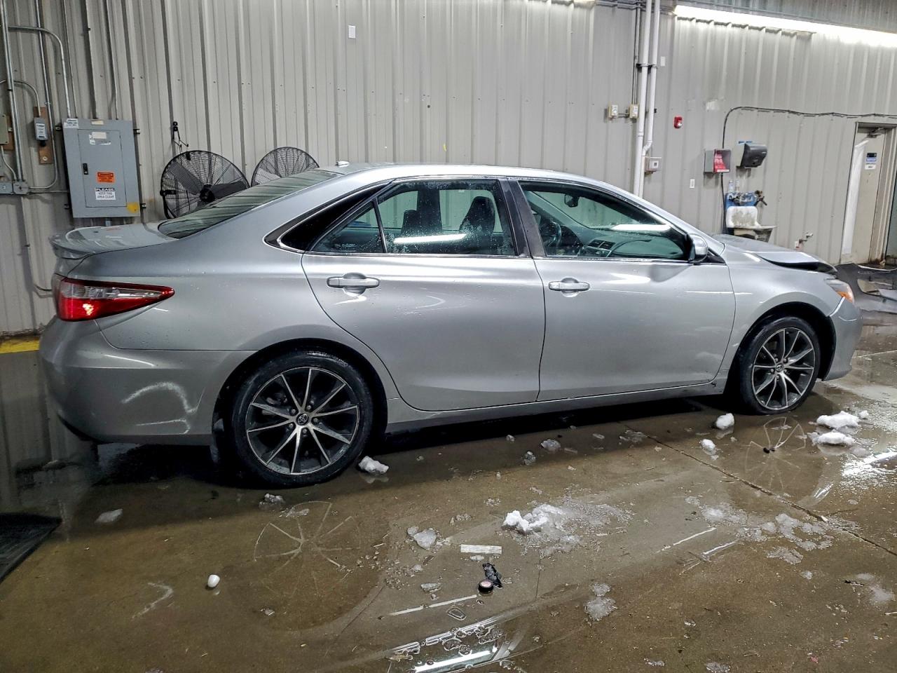 Toyota Camry Le Image 3