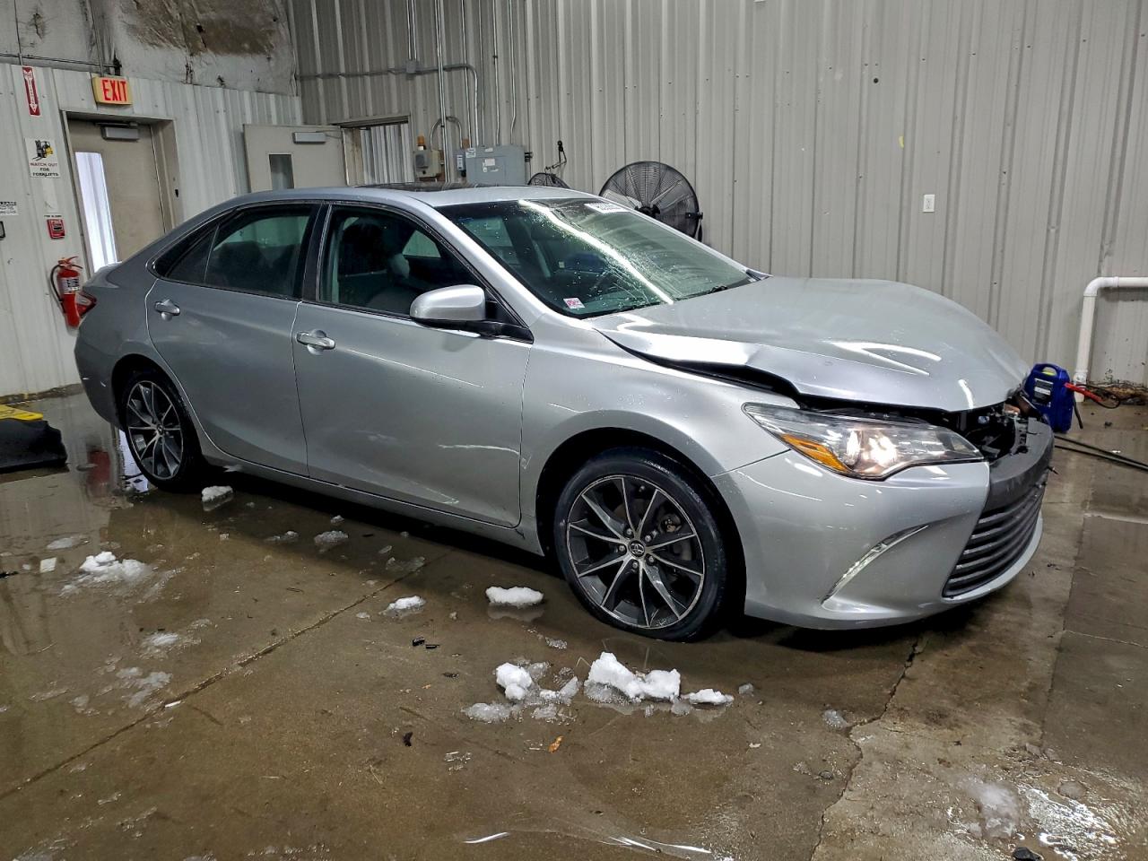 Toyota Camry Le Image 8