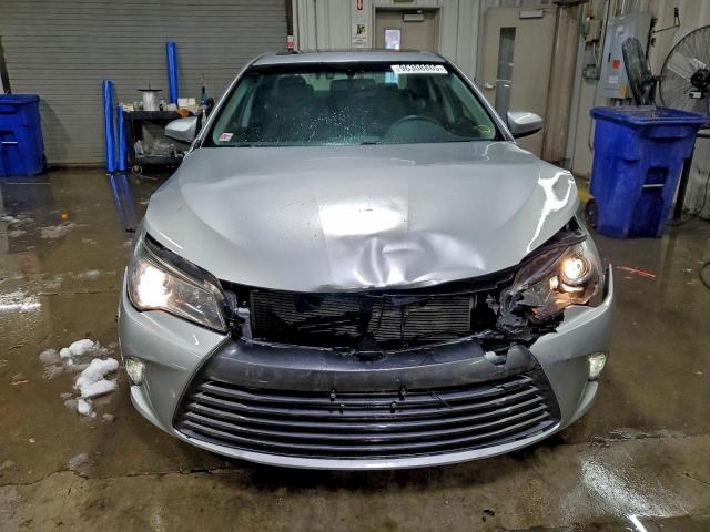 Toyota Camry Le Image 4