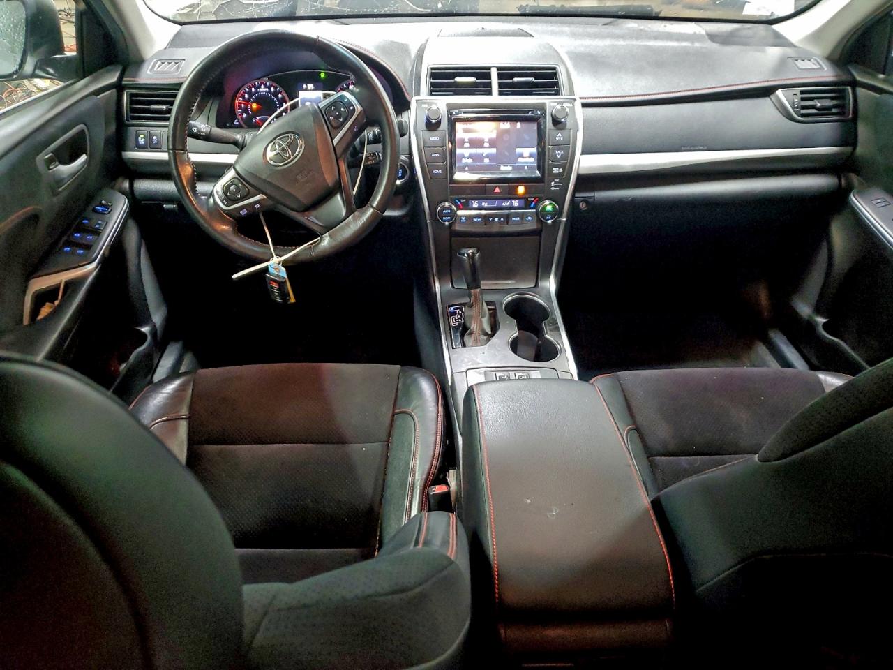 Toyota Camry Le Image 11