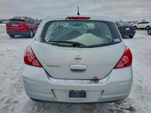Nissan Versa S Image 10