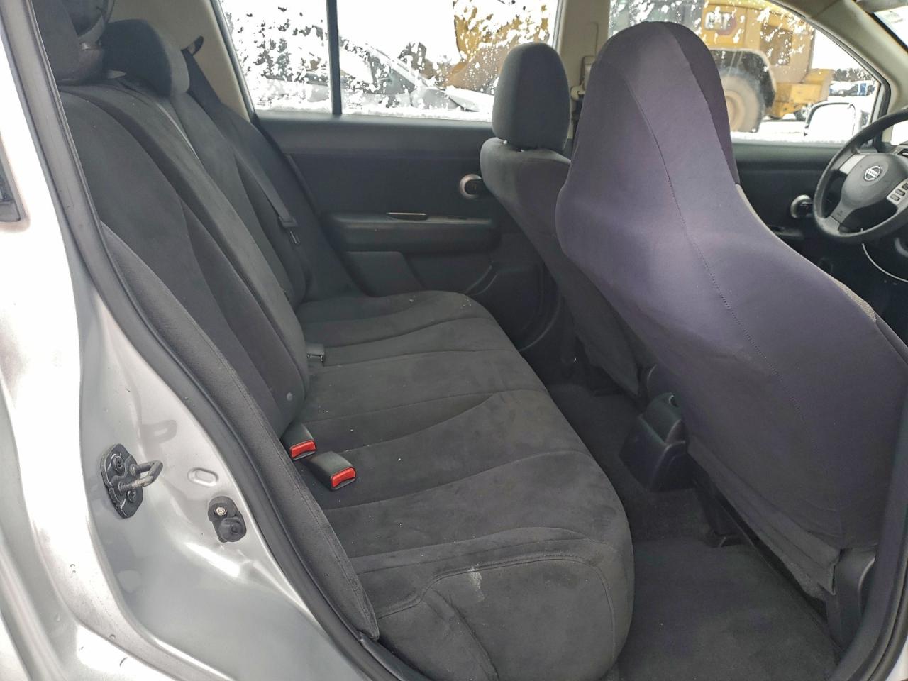 Nissan Versa S Image 11