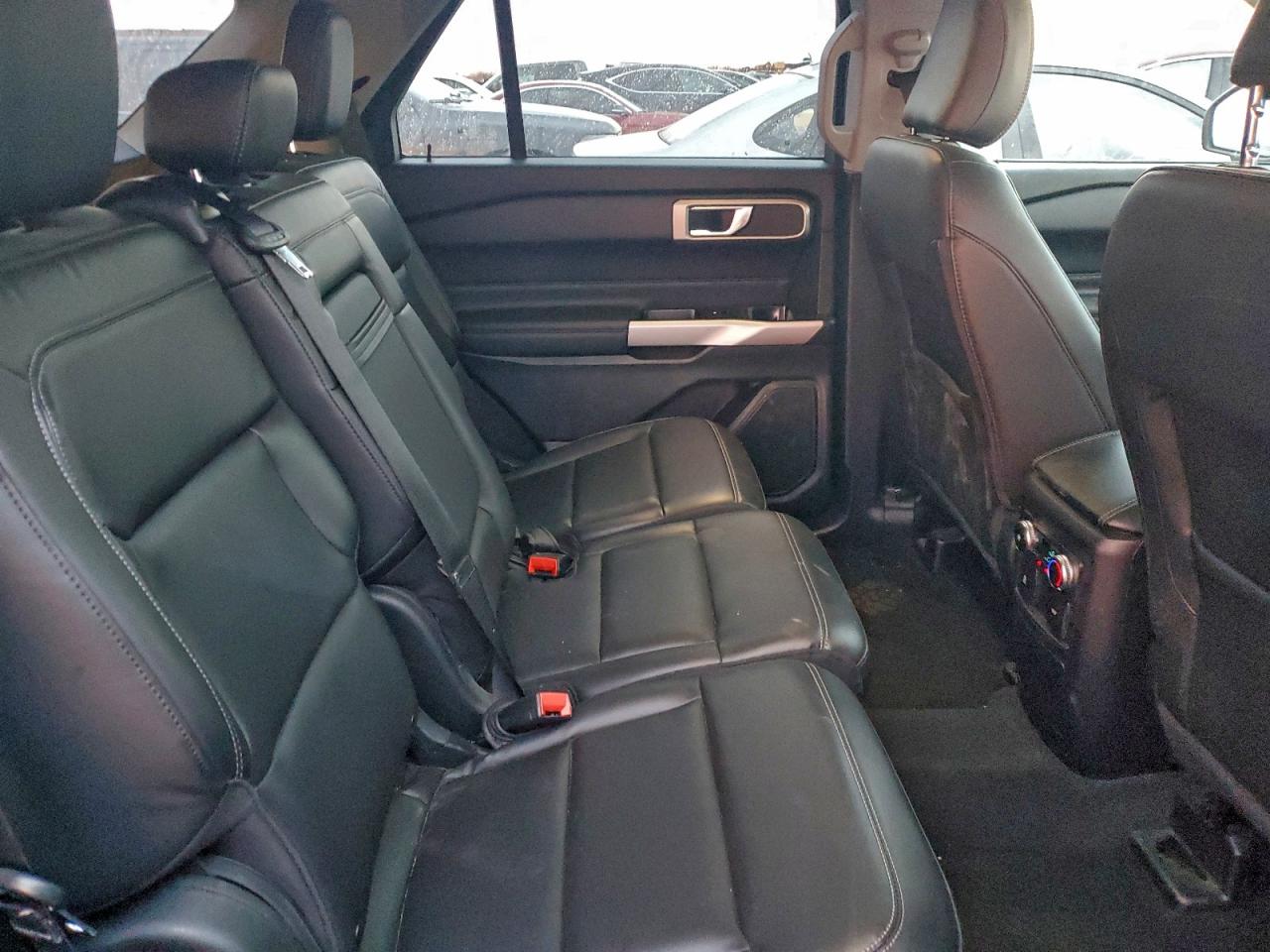 Ford Explorer Xlt Image 2