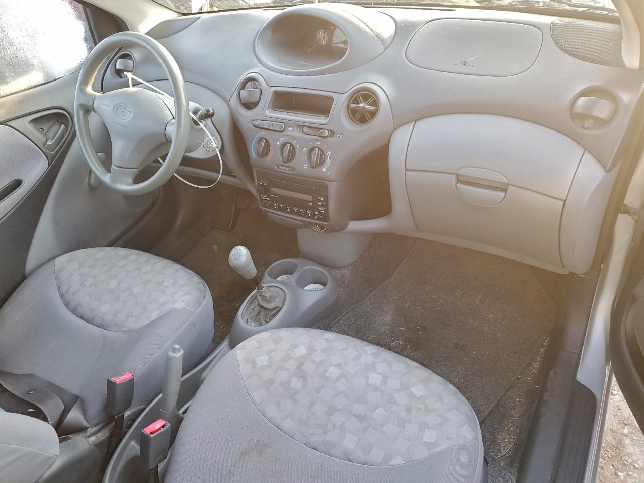 Toyota ECHO Image 10