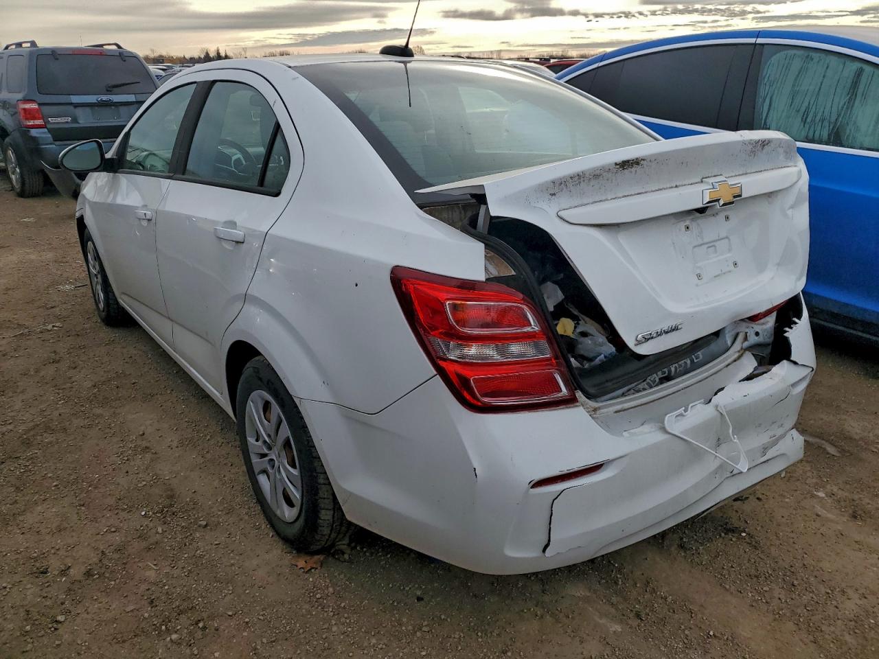 Chevrolet Sonic Ls Image 2