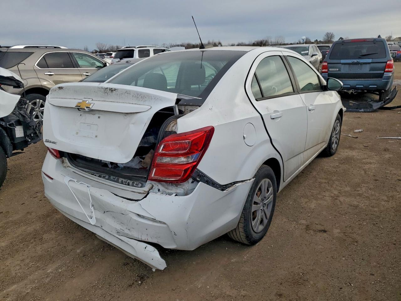 Chevrolet Sonic Ls Image 5