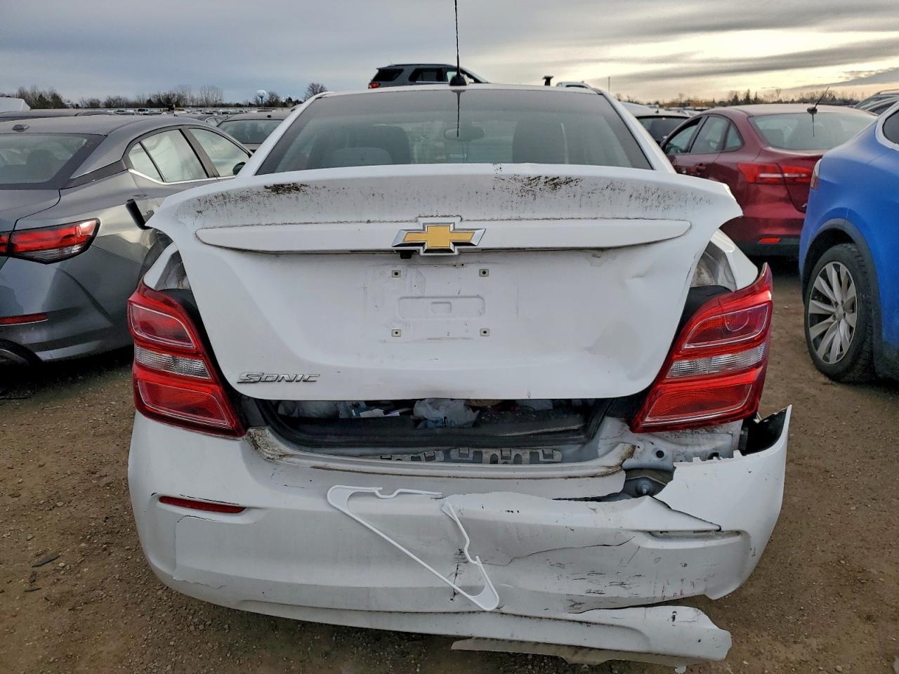 Chevrolet Sonic Ls Image 7