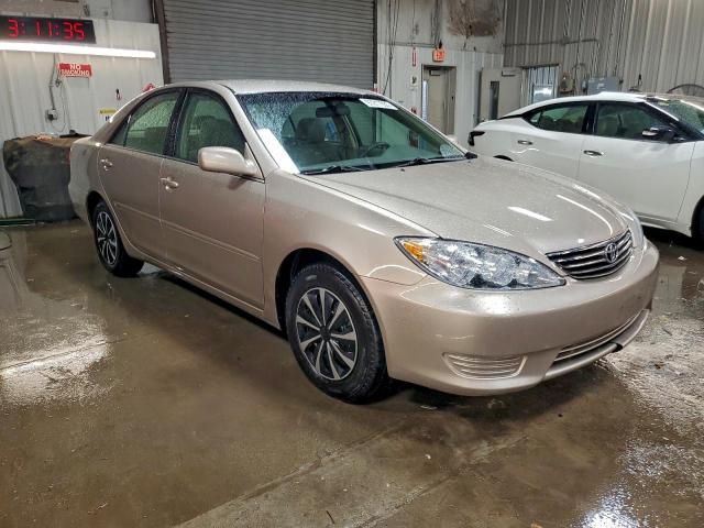 Toyota Camry Le Image 9