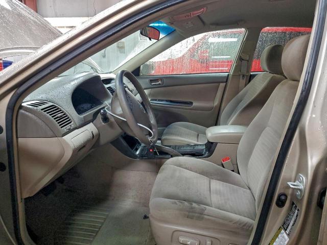 Toyota Camry Le Image 3