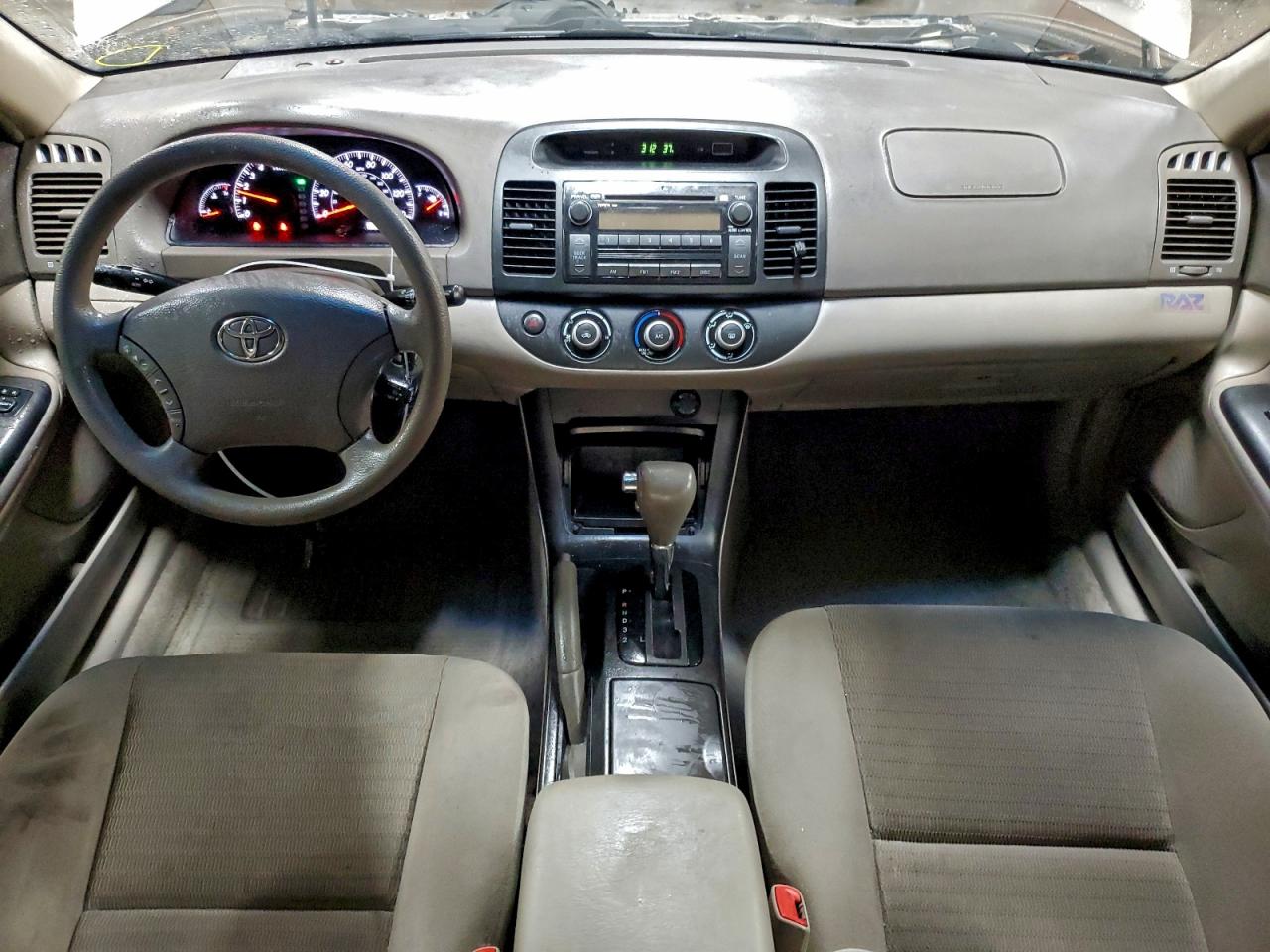 Toyota Camry Le Image 8