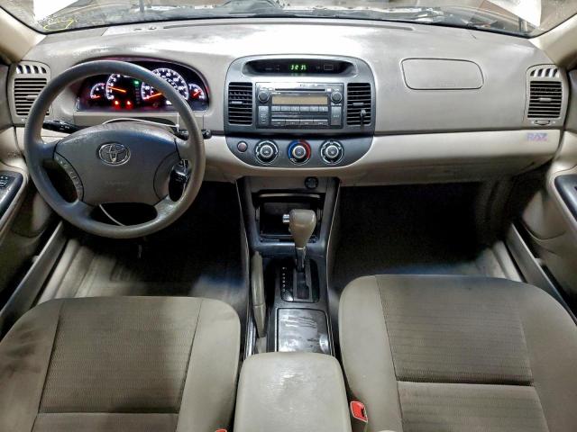 Toyota Camry Le Image 8