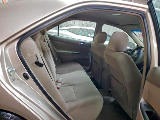 Toyota Camry Le Image 5