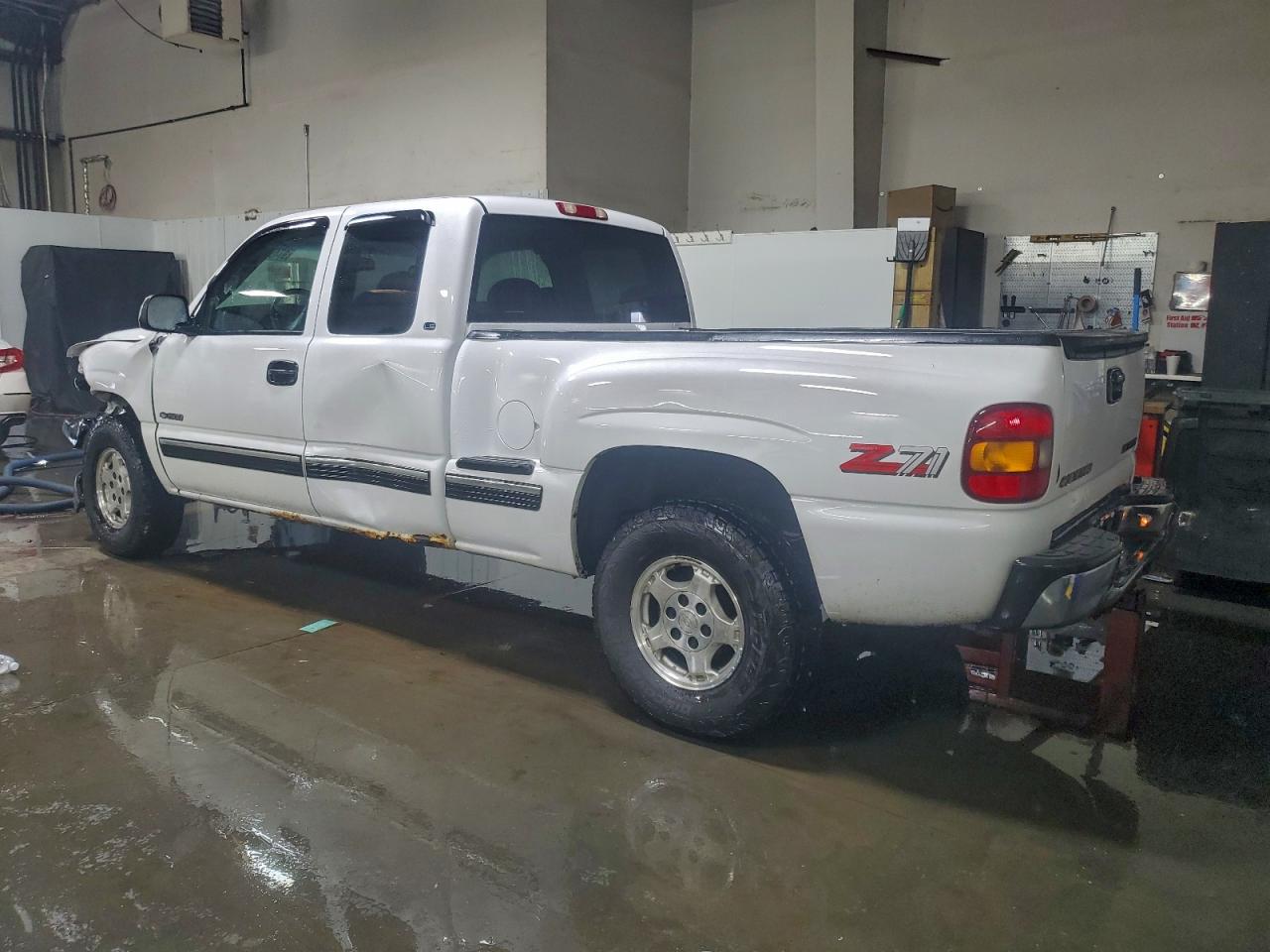 Chevrolet Silverado K1500 Image 3